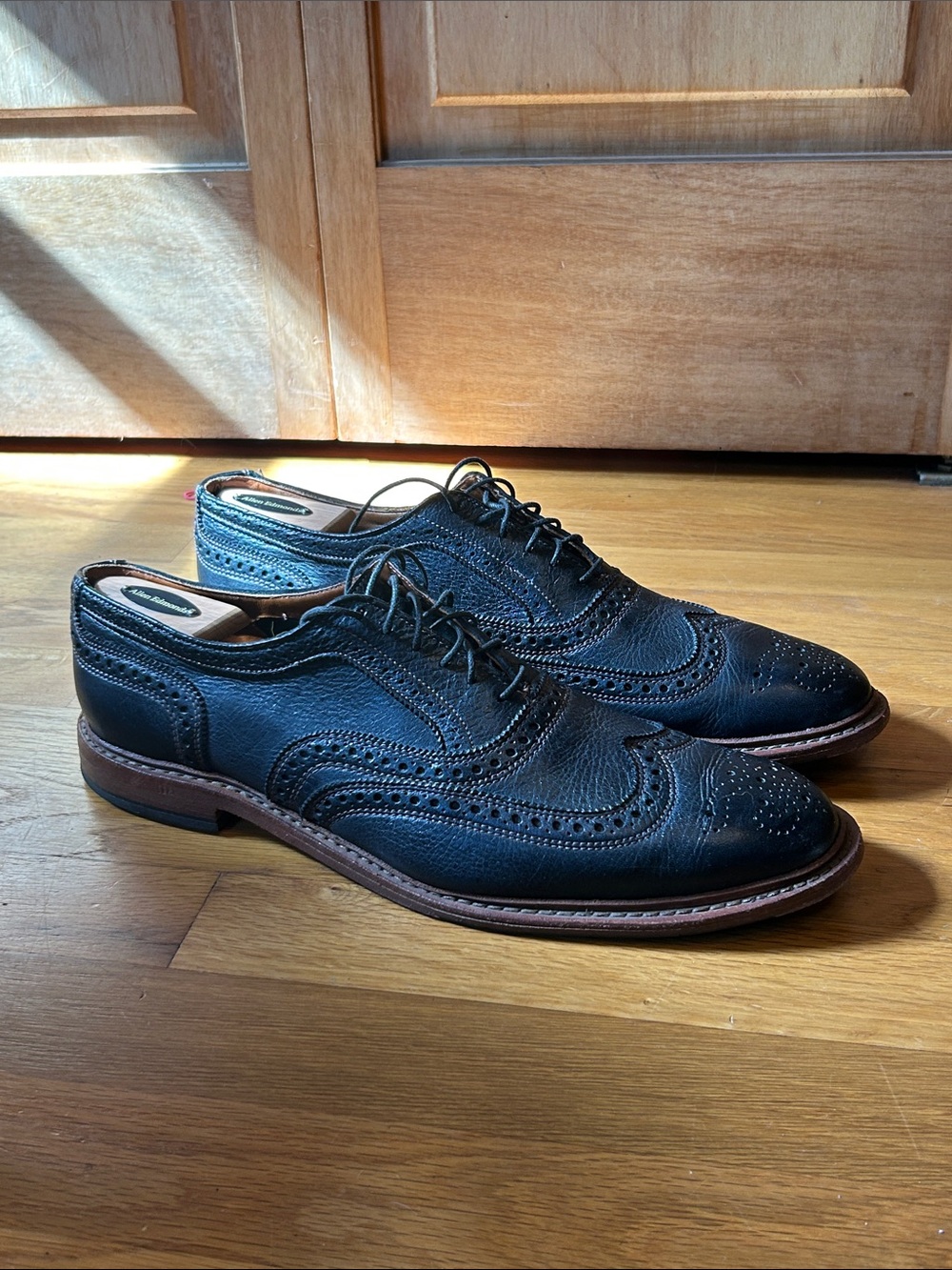 Allen Edmonds New Moc 2.0 Black Leather Wingtip Brogues with Brown Welt